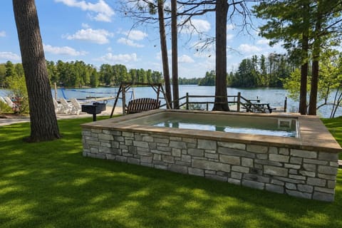 Shared Hot Tub: Fair warning: once you're in the hot tub with lake views, getting out becomes very, very difficult. 😏 Don't say we didn't warn you.