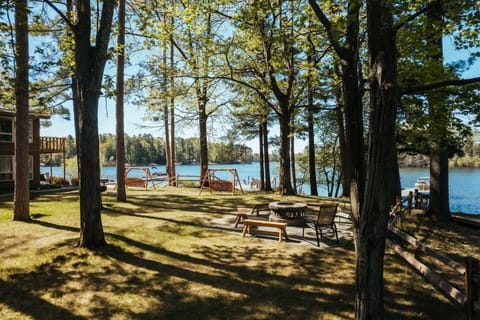 Outdoor Oasis: Relax by the fire pit surrounded by trees and stunning lake views!