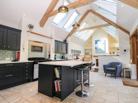 Fridge, dishwasher, electric kettle, cookware/dishes/utensils