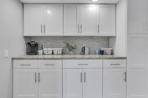 Kitchen / Beverage Center