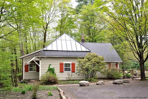 Exterior, parking/ front door