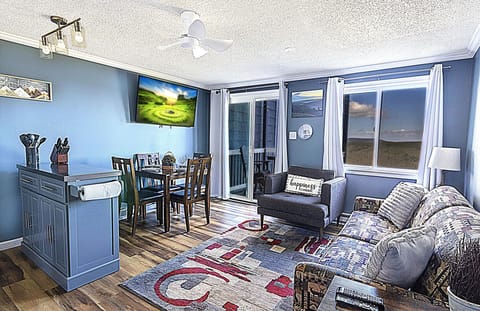 Welcome to Mountain Lodge 156, a modern, Village-adjacent 1-bedroom property where you can catch beautiful sunrise views!