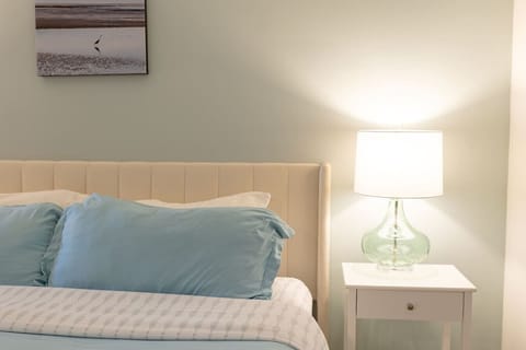 Creekside Calm by the Flowing Creek Condo B Apartment in Vancouver Island