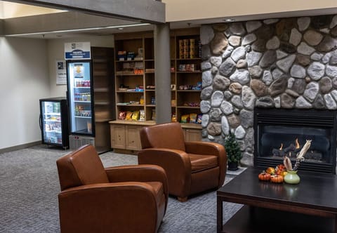 Creekside Calm by the Flowing Creek Condo B Apartment in Vancouver Island