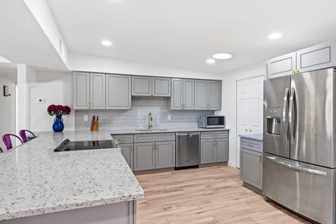 Brand new fully stocked kitchen with plenty of room to move around. 