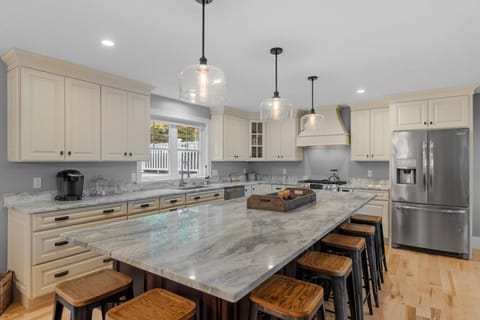 center island in kitchen with seating for 6