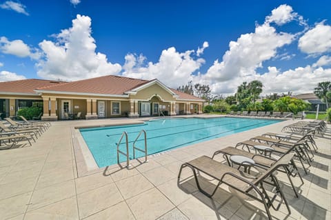 HSRP1 - The community pool at Rookery Pointe