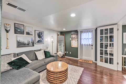 Seattle Vacation Rental | 1BR | 1BA | 550 Sq Ft | Step-Free Entry
