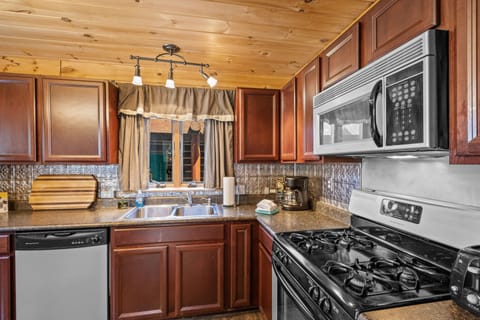 Cowboy Cabin #10 | Private kitchen | Microwave, coffee/tea maker