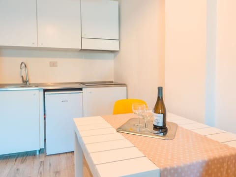 Cabinetry, Kitchen Sink, Property, Bottle, Sink, Countertop, Wood, Table, Kitchen Appliance, Architecture