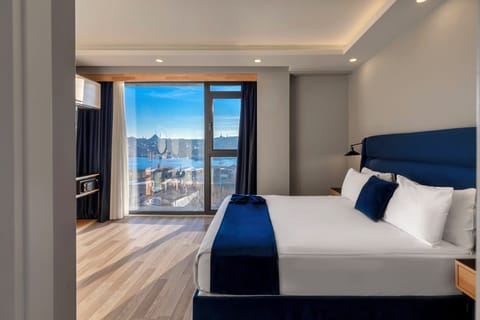 Superior Double Room | Free minibar items, in-room safe, soundproofing, iron/ironing board