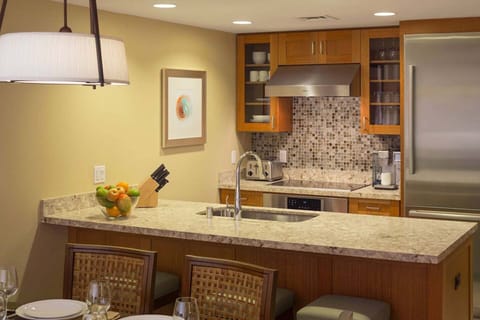 Full kitchen with all the amenities for some good home cookin'!