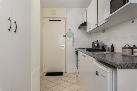 Comfort Studio | Private kitchen | Fridge, microwave, oven, stovetop