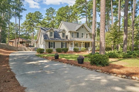 Driveway for 4 cars. View from the street.