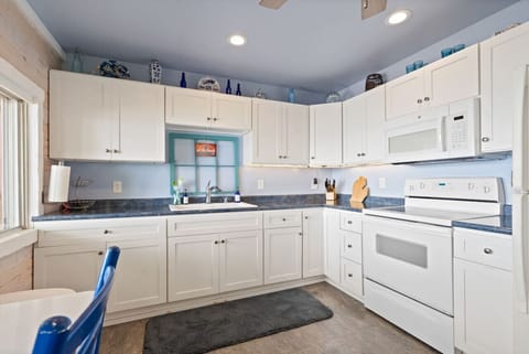 Fully equipped kitchen to cook a meal with (and for) your loved ones