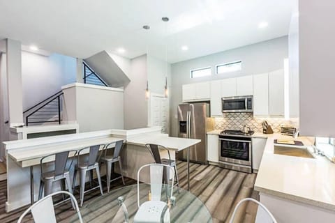 Full kitchen to entertain