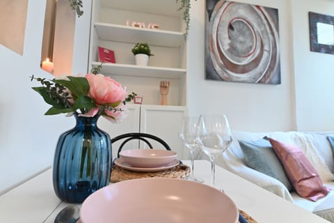 Basic Apartment | Living area