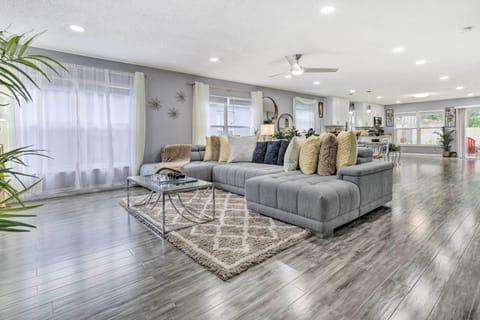 Orlando Vacation Rental | 2BR | 2BA | 2,000 Sq Ft | 1 Step to Enter
