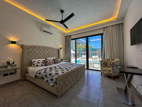 Premium bedding, in-room safe, individually decorated