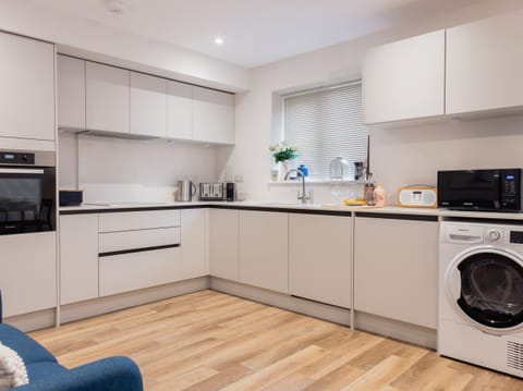 Cottage | Private kitchen | Fridge, dishwasher, electric kettle, toaster