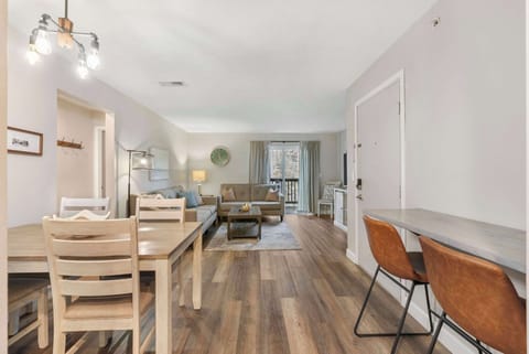 Condo, Multiple Beds, Balcony, Mountain View (Branson Vineyards Escape) | Living area | 42-inch flat-screen TV with digital channels