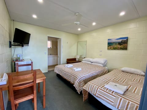 Comfort Twin Room | Desk, WiFi (free), bed sheets