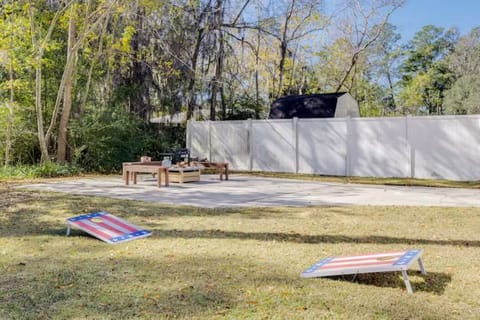 Cornhole I Firepit I Grill