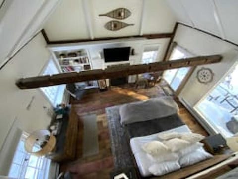 The Woodshed, Luxury Cabin, 1 King Bed and 2 Twin Beds, Non-Smoking | Premium bedding, down comforters, individually furnished