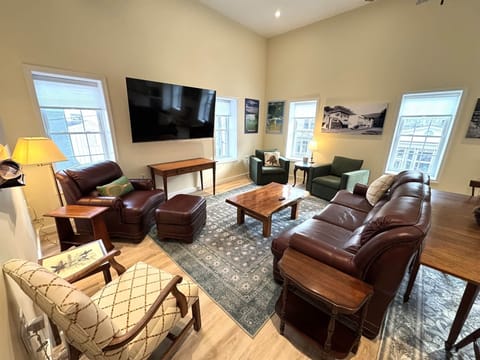 LR with 15' ceiling and 75" Roku TV