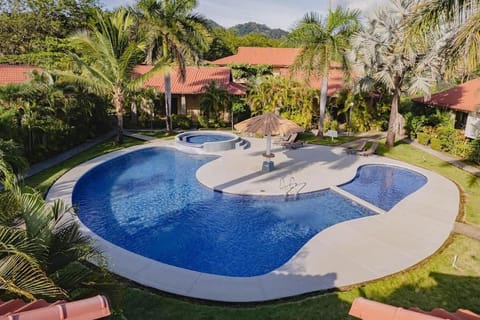 Communal pool area, Villagio