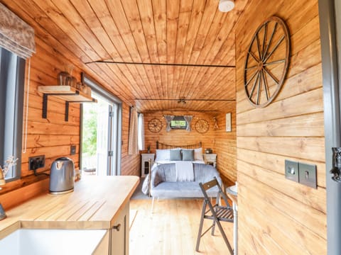 1 bedroom, individually decorated, individually furnished