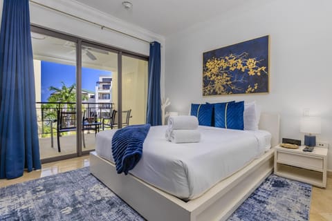 Beautiful 1BR Condo w/ large balcony in Palm Beach (37304)
