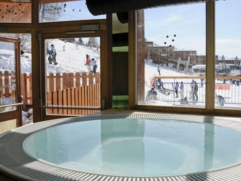 Property, Daytime, Water, Shade, Architecture, Leisure, Swimming Pool, Sky, Real Estate, Snow