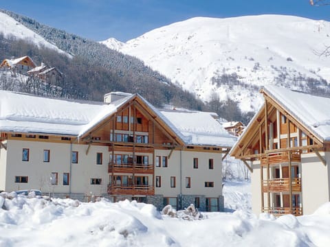 Snow, Property, Mountain, Window, Sky, Nature, Building, Slope, House, Freezing