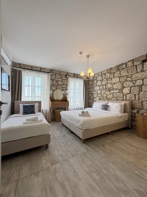 Deluxe Triple Room | Egyptian cotton sheets, premium bedding, minibar, laptop workspace