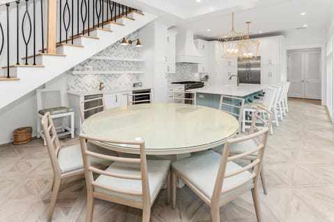 Harp's Haven Main and Carriage House - Rosemary Beach - First Floor - Dining Area