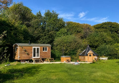 Dog- friendly glamping with hot tub (extra charge), Cornwall