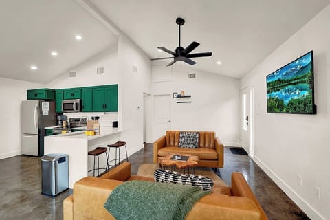 Stunning views and bright natural light in Northstar's living area. 