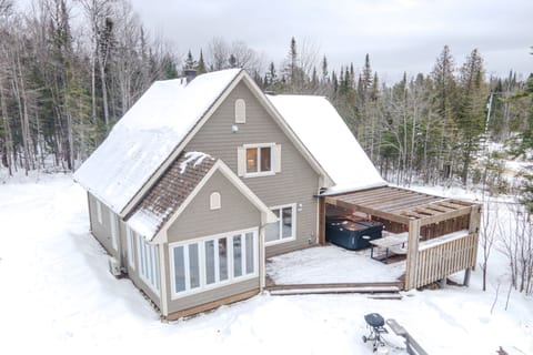 Cottage in winter/chalet en hiver