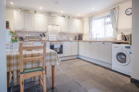 Fferm-Llong Cottage (Ship Farm) - 2 Bedroom -Rhossili (2031)