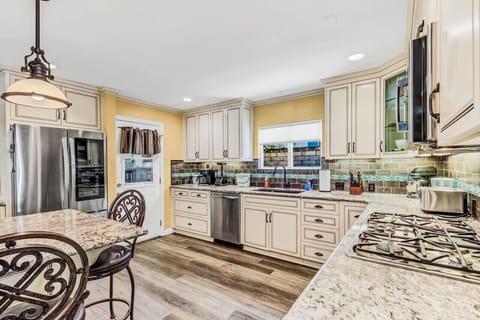 Kitchen with Island Seating