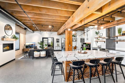 With a unique blend of modern amenities and historic Lake Superior charm, L’Etoile du Nord has everything your family and friends need for an unforgettable escape to Duluth's vibrant Canal Park.What our guests are saying-"This is the most beautiful c