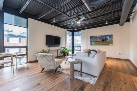 Living room with smart tv & sonos!