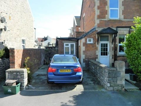 Private parking space, there is further free parking on the street