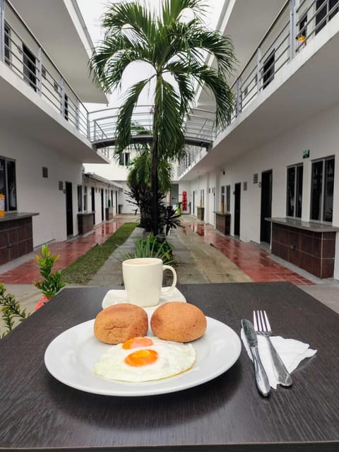 Free daily English breakfast