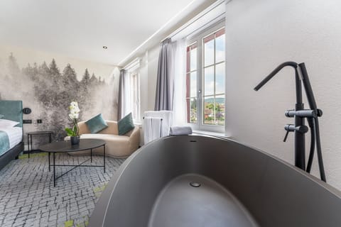 Suite, River View | Down comforters, free WiFi, bed sheets