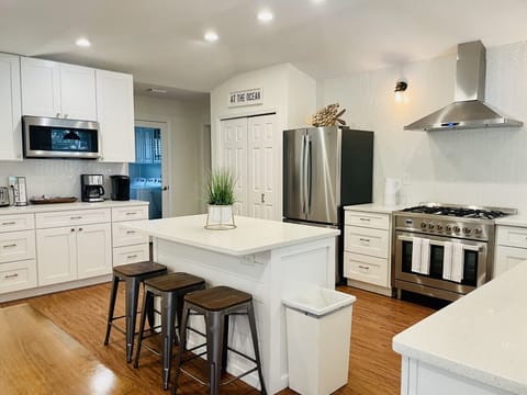 Gourmet Kitchen with 5 Burner Gas Stove