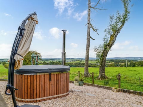 Hot tub | Trelaw - Farmhouse Holidays, Cumnock