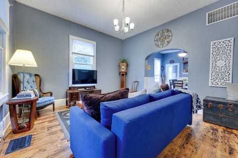 Jacksonville Vacation Rental | 2BR | 1BA | 1,200 Sq Ft | Stairs Required