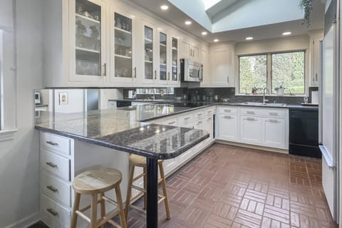 Prepare gourmet dishes or order in, you will find everything you need.
